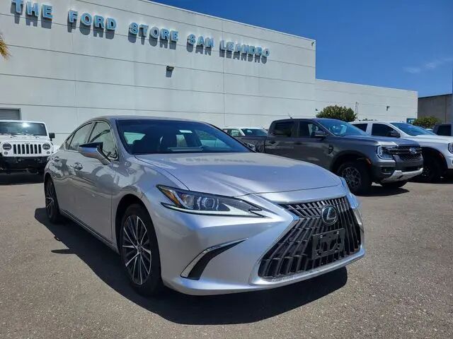 2025 Lexus ES 300h Base