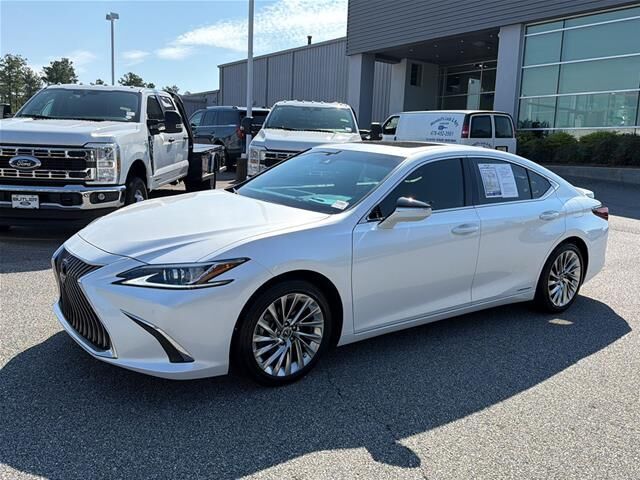 2021 Lexus ES 300h Luxury