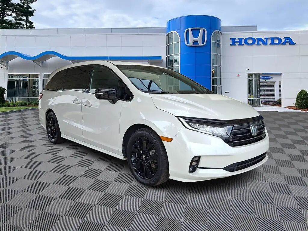 2023 Honda Odyssey Sport — photo 1 of 13