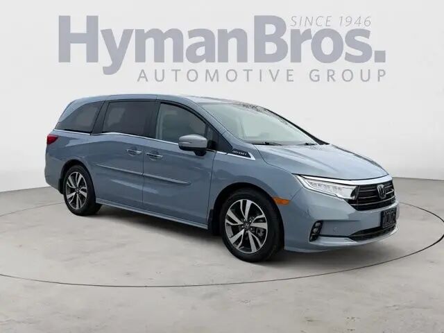 2023 Honda Odyssey Touring — photo 1 of 13