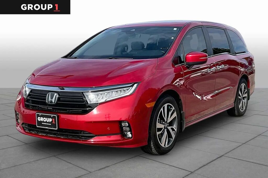2024 Honda Odyssey Touring — photo 1 of 13