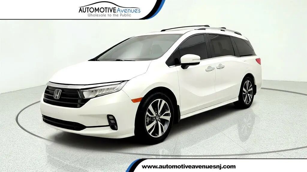 2021 Honda Odyssey Touring — photo 1 of 13