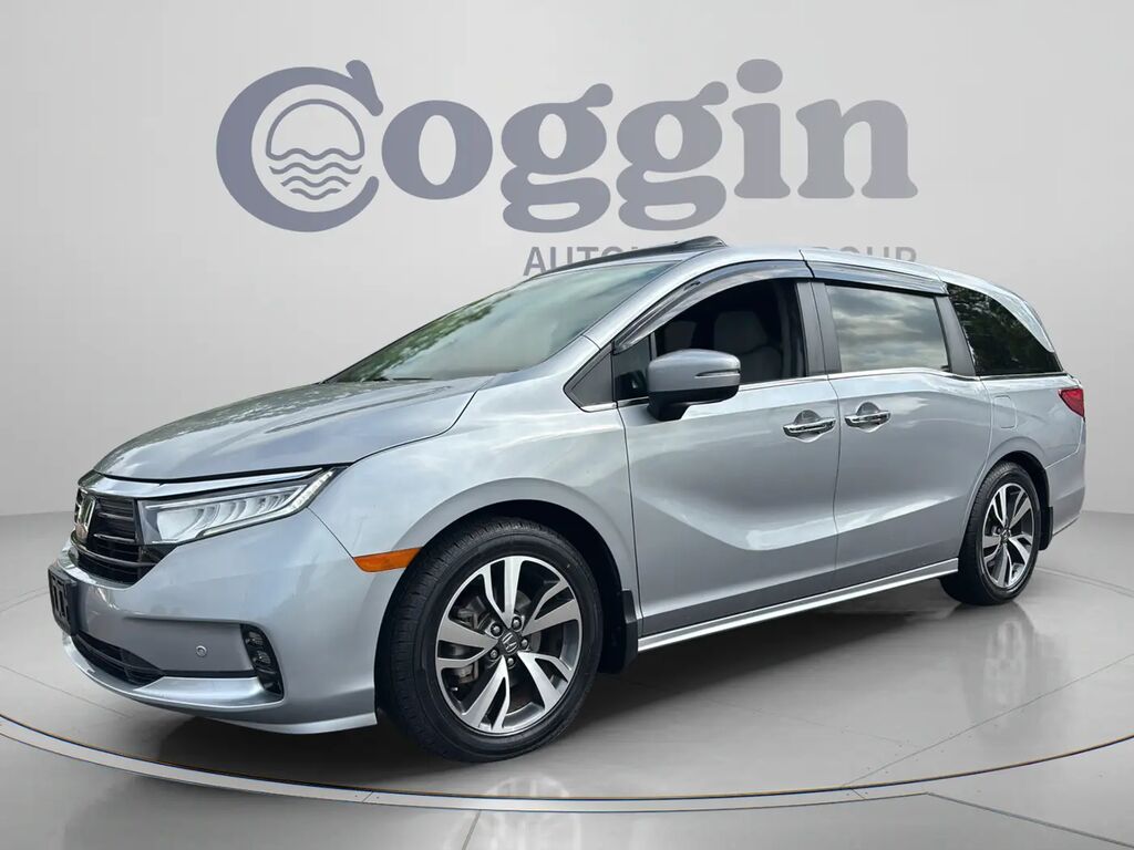 2022 Honda Odyssey Touring — photo 1 of 13