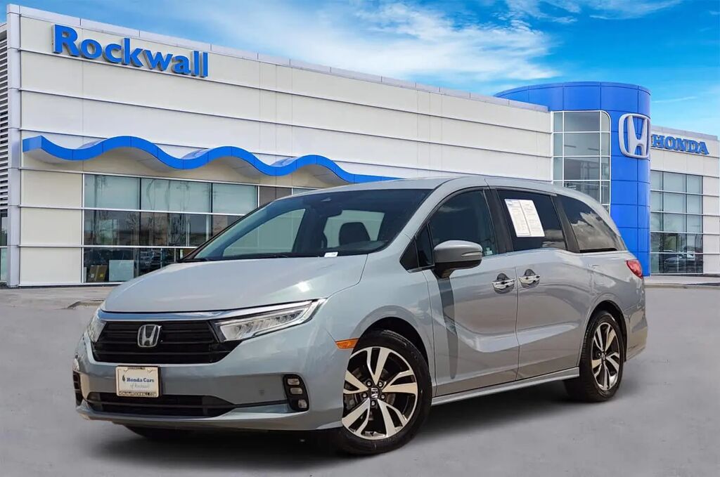 2023 Honda Odyssey Touring — photo 1 of 13