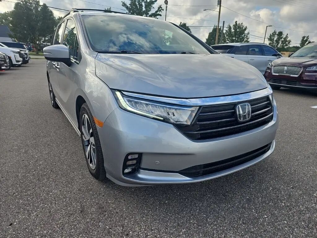 2021 Honda Odyssey Touring — photo 1 of 13