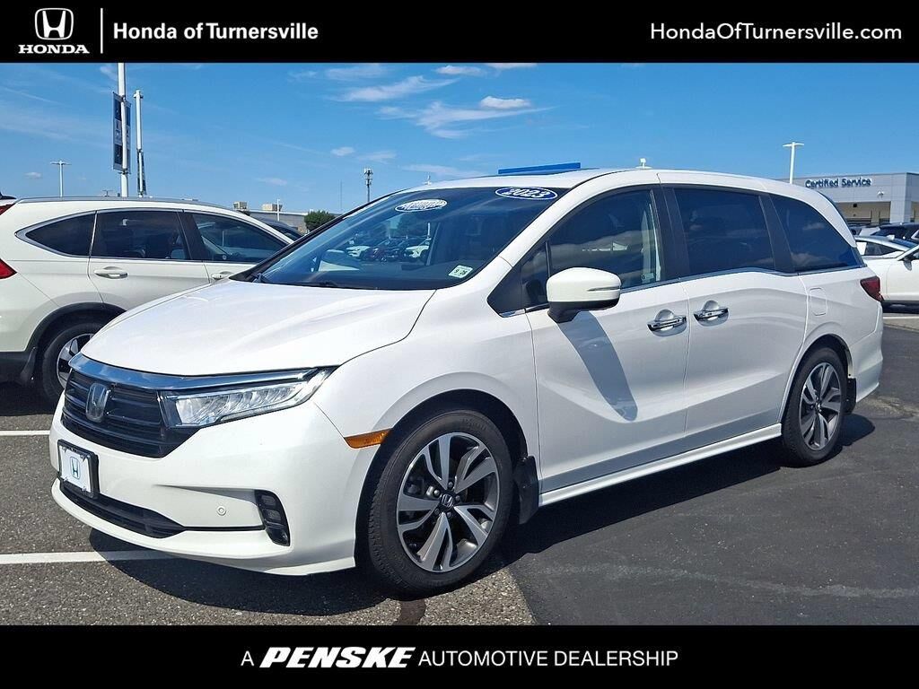 2023 Honda Odyssey Touring — photo 1 of 13