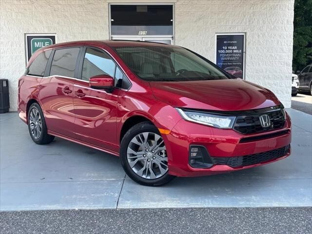 2025 Honda Odyssey Touring — photo 1 of 13