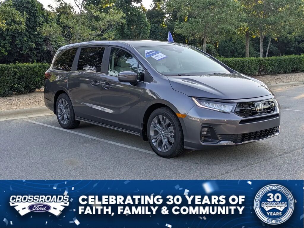 2025 Honda Odyssey Touring — photo 1 of 13