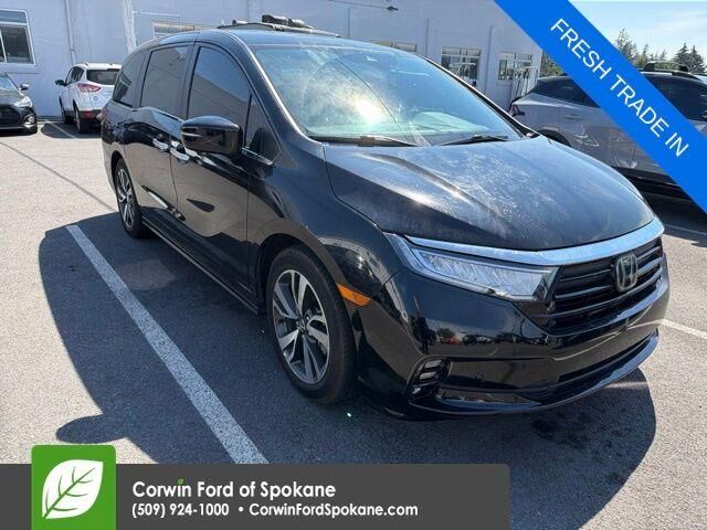 2023 Honda Odyssey Touring — photo 1 of 13