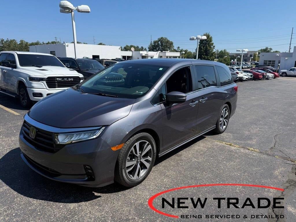2022 Honda Odyssey Touring — photo 1 of 7