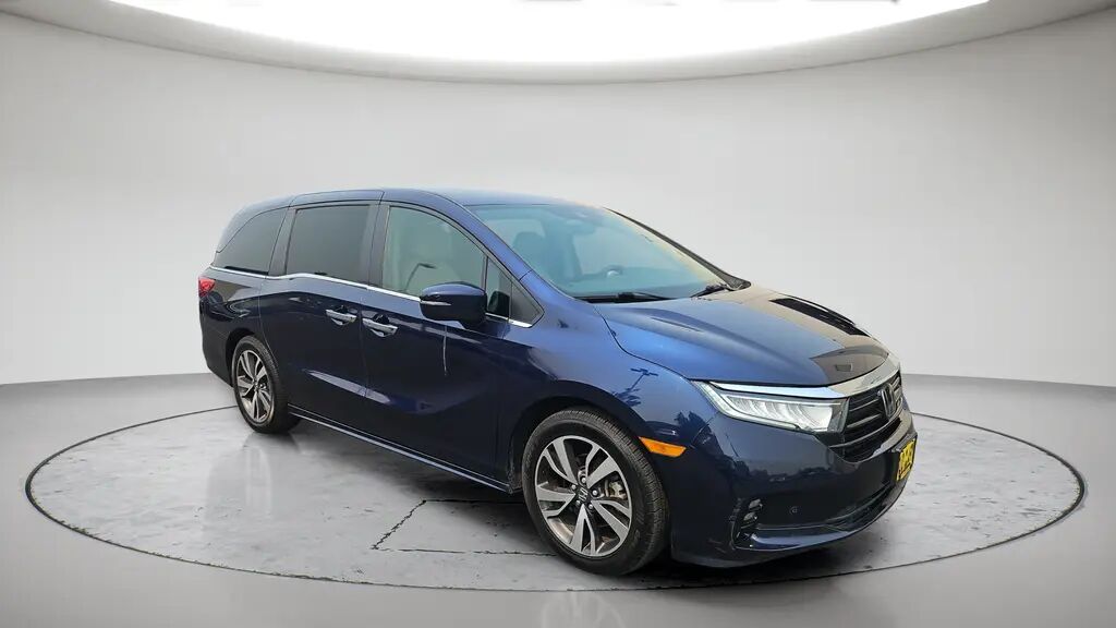 2022 Honda Odyssey Touring — photo 1 of 13