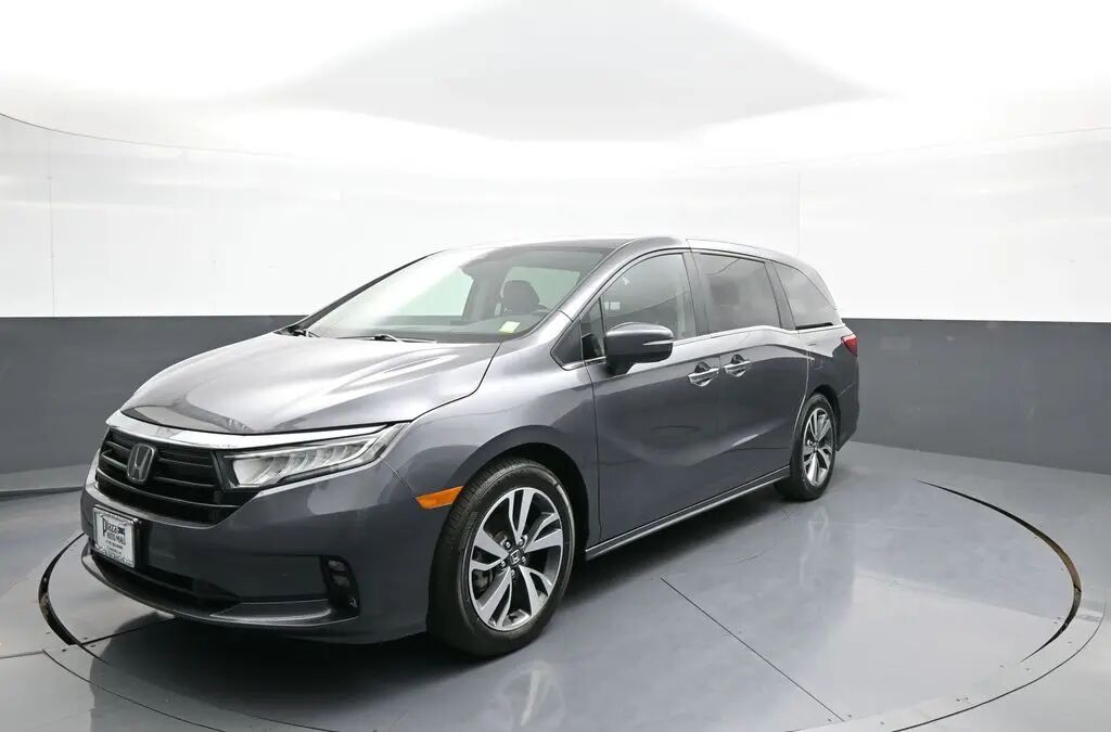 2024 Honda Odyssey Touring — photo 1 of 13