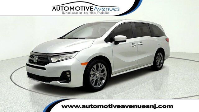 2026 Honda Odyssey Touring — photo 1 of 13