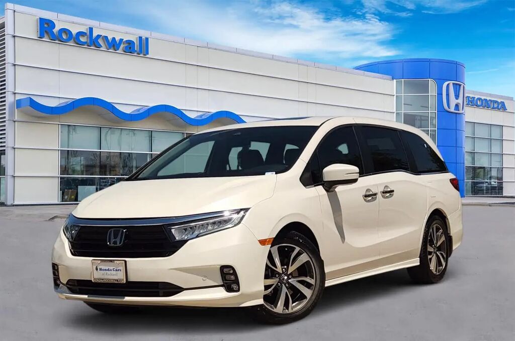 2023 Honda Odyssey Touring — photo 1 of 13