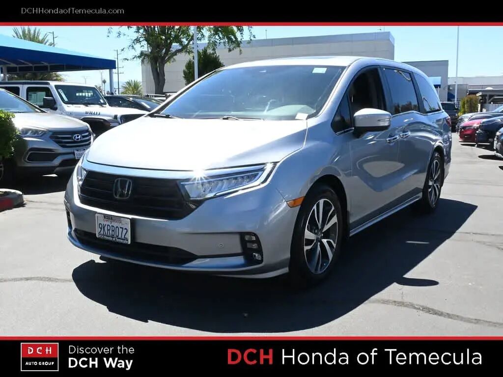 2024 Honda Odyssey Touring — photo 1 of 13