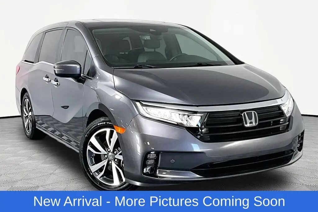 2024 Honda Odyssey Touring — photo 1 of 13