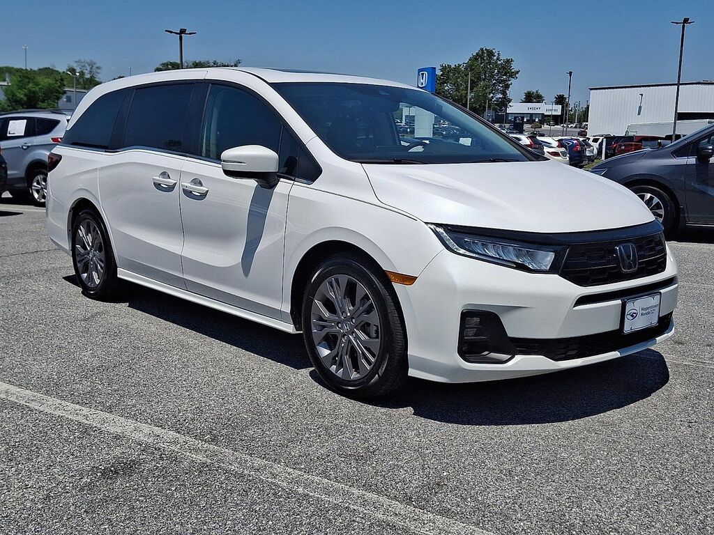 2025 Honda Odyssey Touring — photo 1 of 1