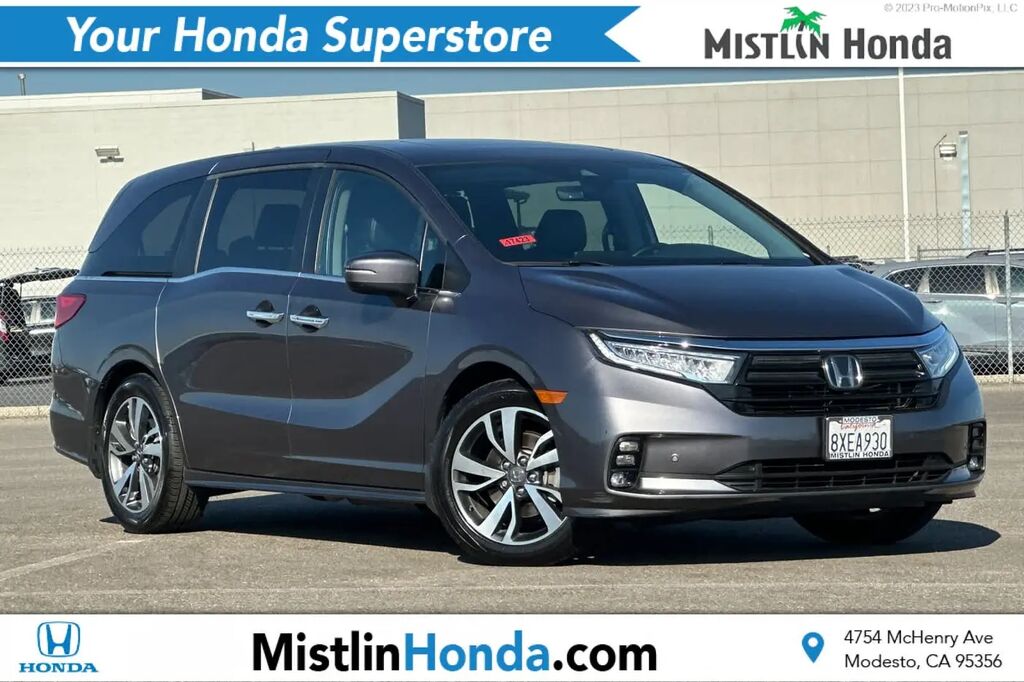2022 Honda Odyssey Touring — photo 1 of 12