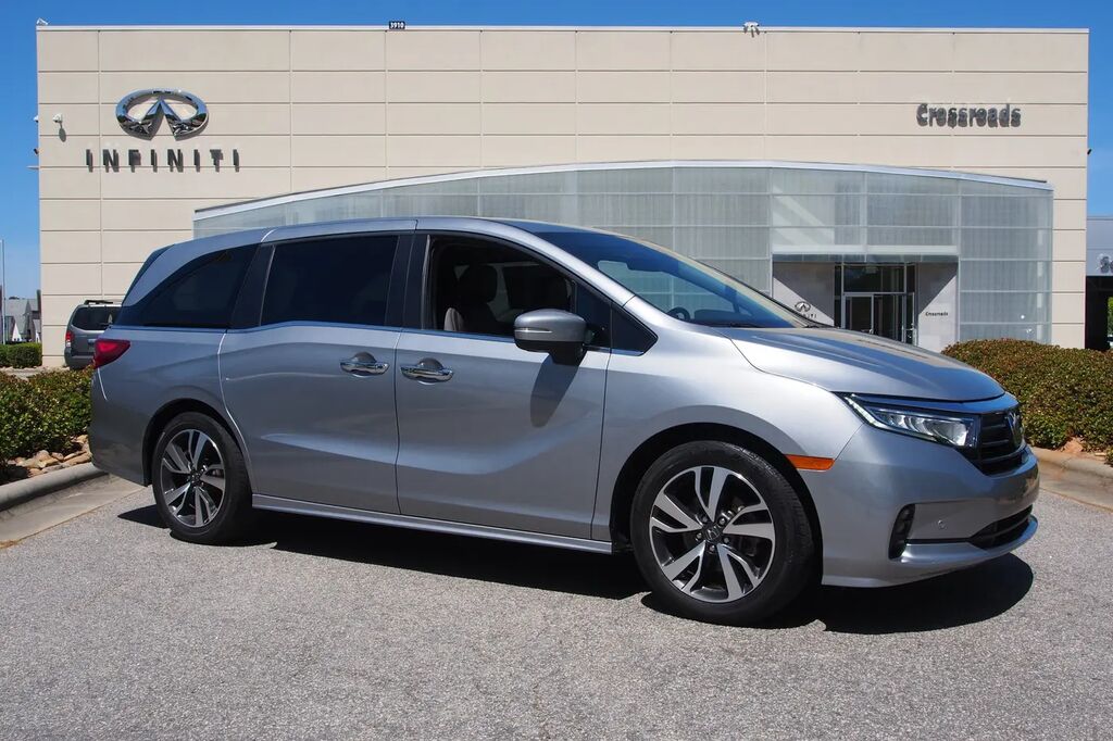 2023 Honda Odyssey Touring — photo 1 of 13