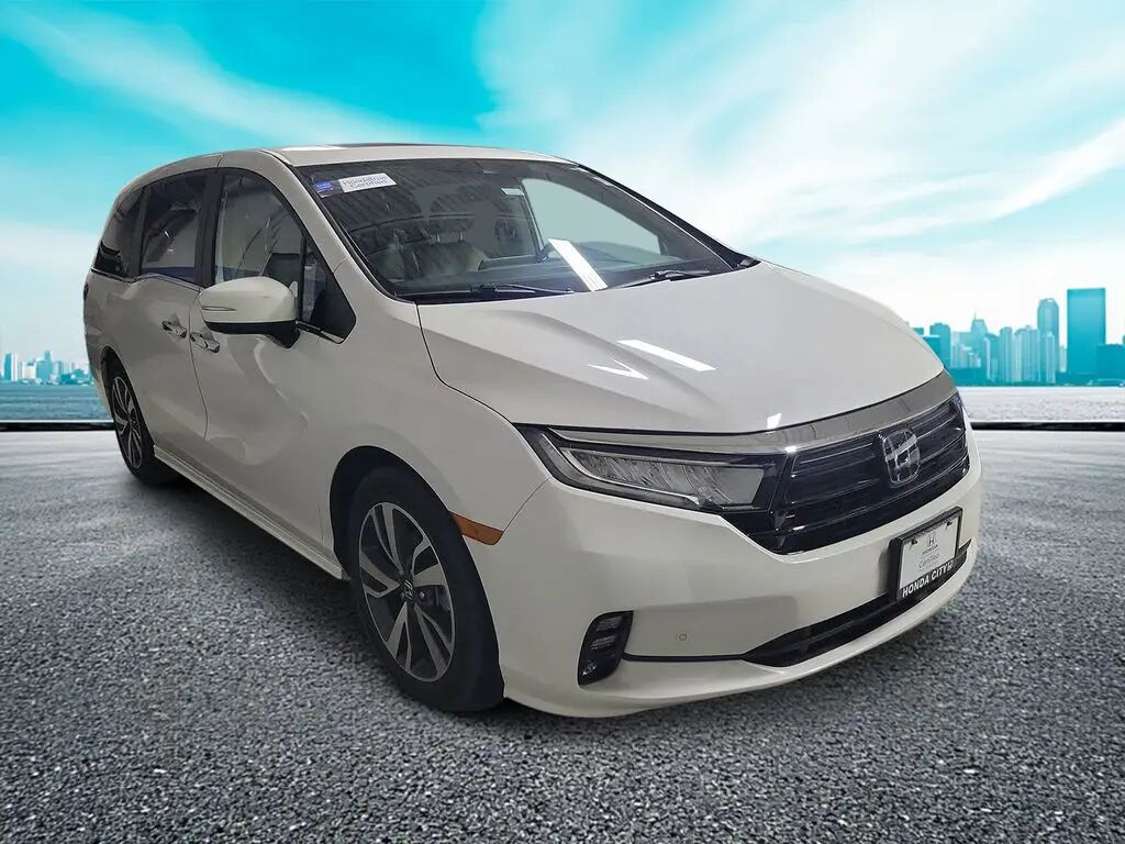 2023 Honda Odyssey Touring — photo 1 of 13
