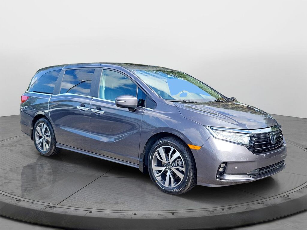 2024 Honda Odyssey Touring — photo 1 of 13