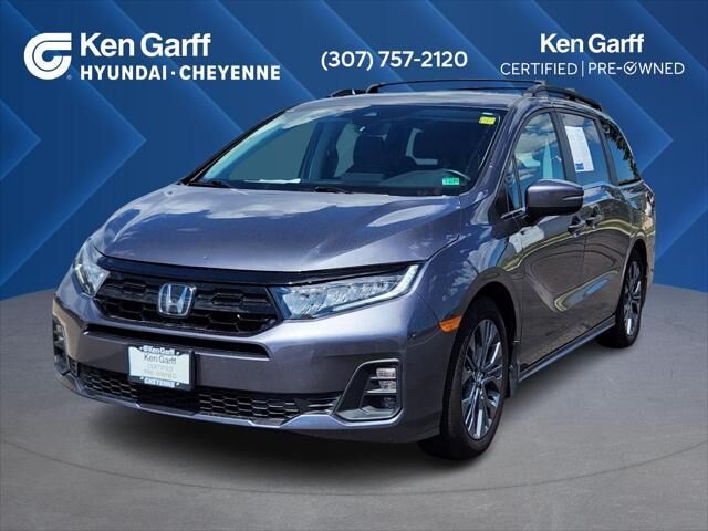 2025 Honda Odyssey Touring — photo 1 of 13