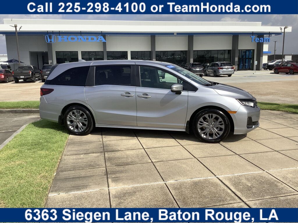 2026 Honda Odyssey Touring — photo 1 of 13