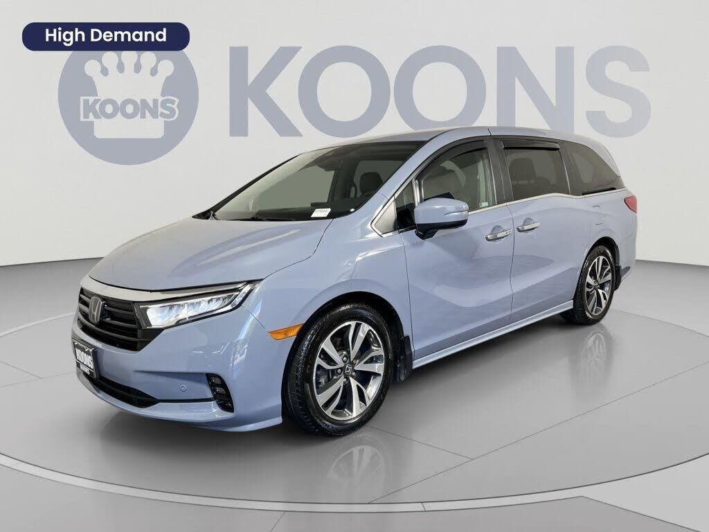 2023 Honda Odyssey Touring — photo 1 of 1