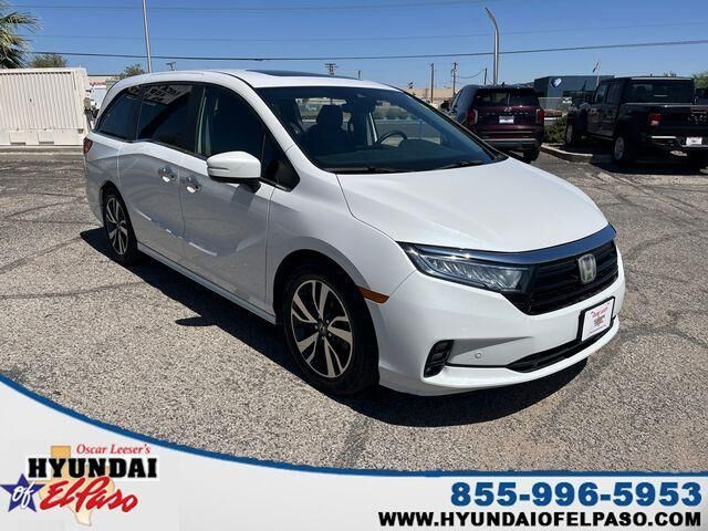 2023 Honda Odyssey Touring — photo 1 of 13