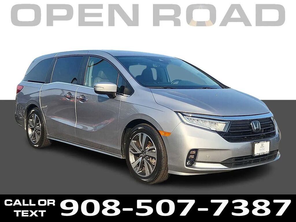 2024 Honda Odyssey Touring — photo 1 of 13