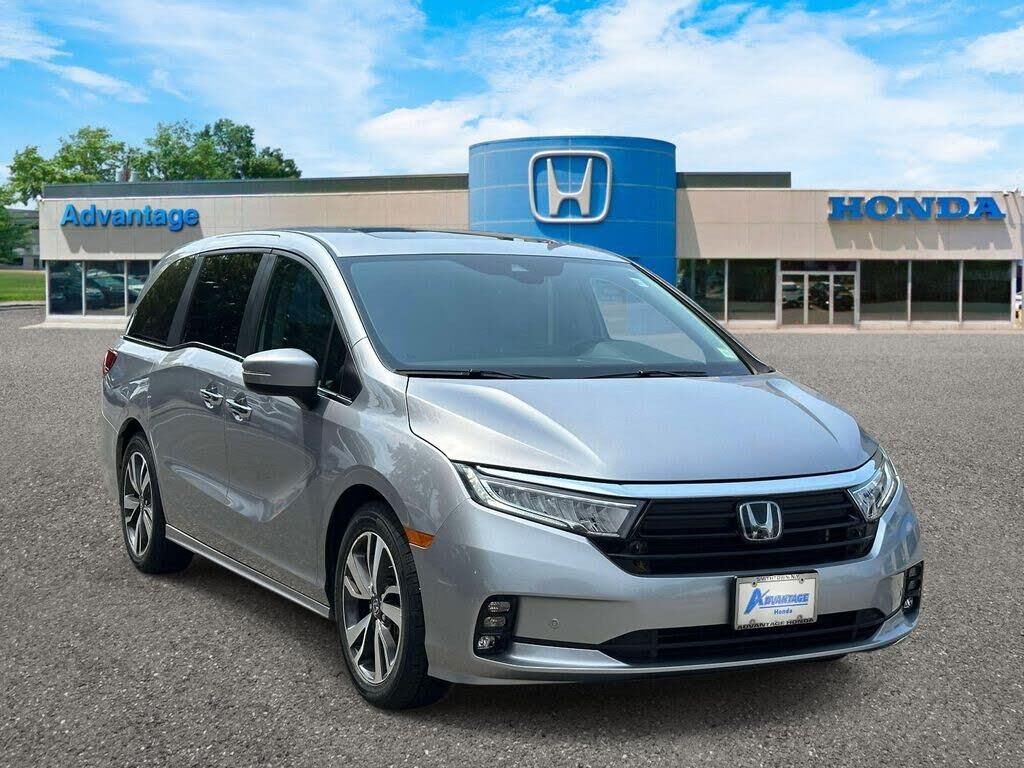 2023 Honda Odyssey Touring — photo 1 of 1