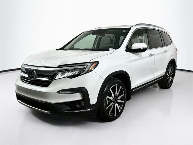 2022 Honda Pilot Touring w/Rear Captain's Chairs — photo 1 of 13