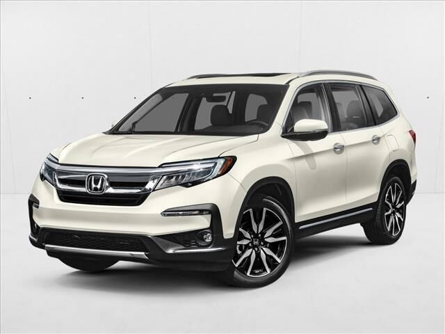 2019 Honda Pilot Touring w/Rear Captain's Chairs