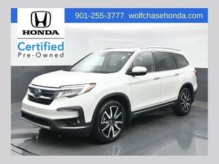 2022 Honda Pilot Touring w/Rear Captain's Chairs