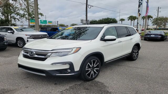 2019 Honda Pilot Touring w/Rear Captain's Chairs