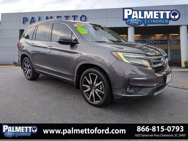 2020 Honda Pilot Touring w/Rear Captain's Chairs