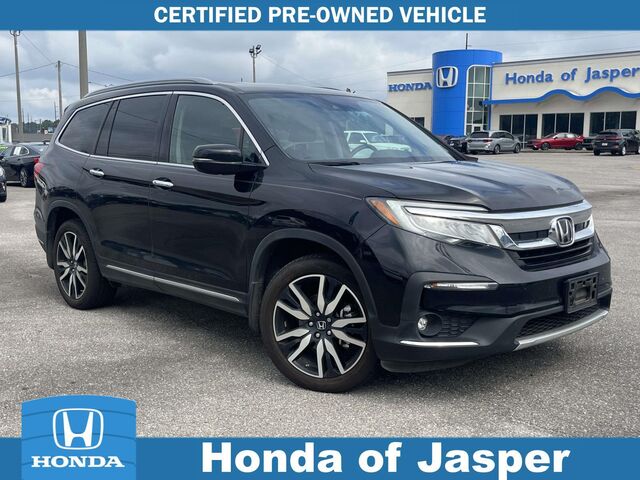 2022 Honda Pilot Touring w/Rear Captain's Chairs