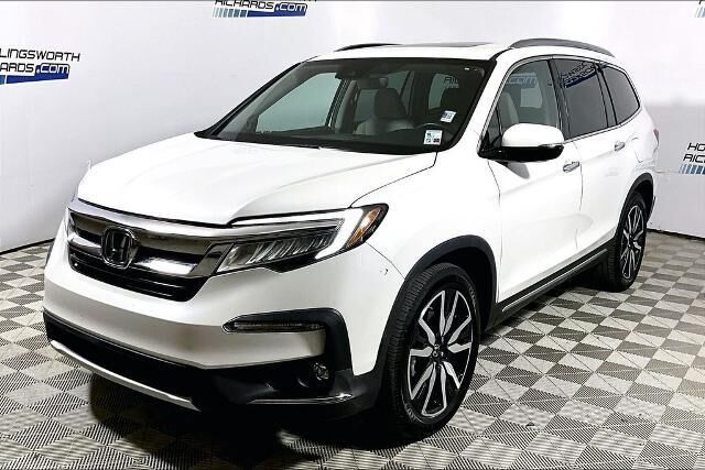 2021 Honda Pilot Touring w/Rear Captain's Chairs