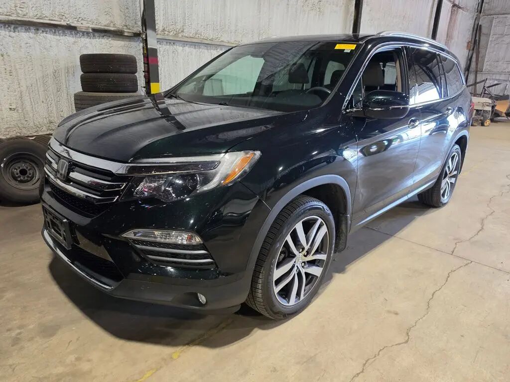 2017 Honda Pilot Elite — photo 1 of 10