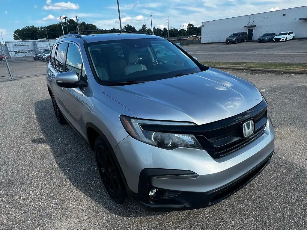 2021 Honda Pilot SE — photo 1 of 12