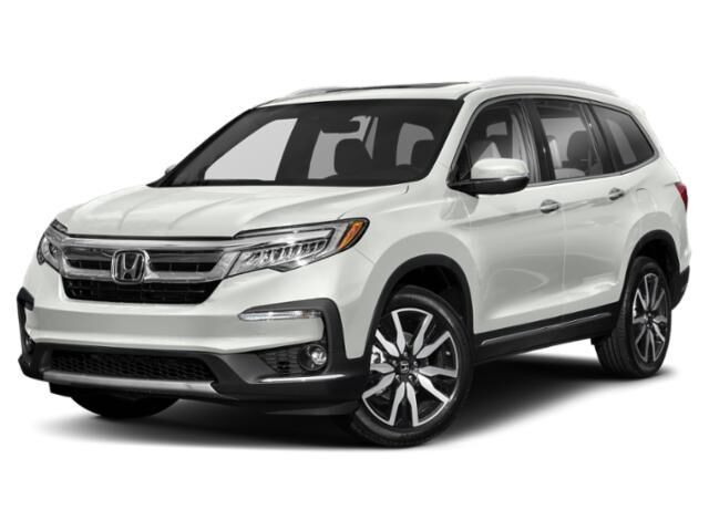 2020 Honda Pilot Touring w/Rear Captain's Chairs