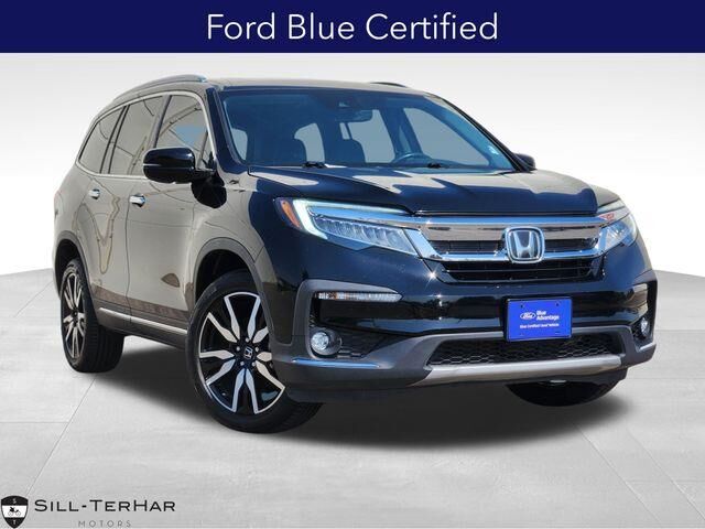 2019 Honda Pilot Touring w/Rear Captain's Chairs