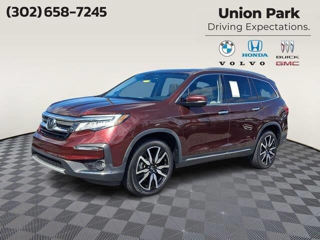 2019 Honda Pilot Touring w/Rear Captain's Chairs