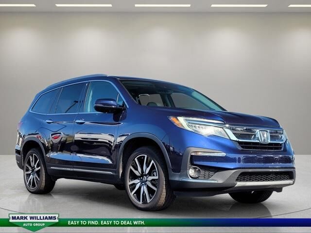 2019 Honda Pilot Touring w/Rear Captain's Chairs — photo 1 of 1