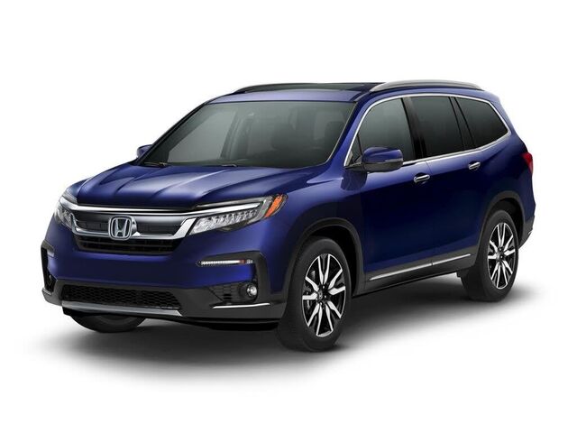 2022 Honda Pilot Touring w/Rear Captain's Chairs