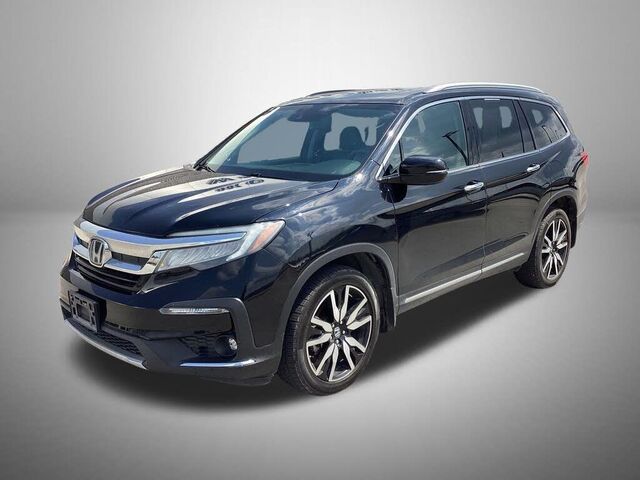 2019 Honda Pilot Touring w/Rear Captain's Chairs