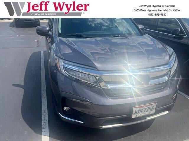 2019 Honda Pilot Touring w/Rear Captain's Chairs