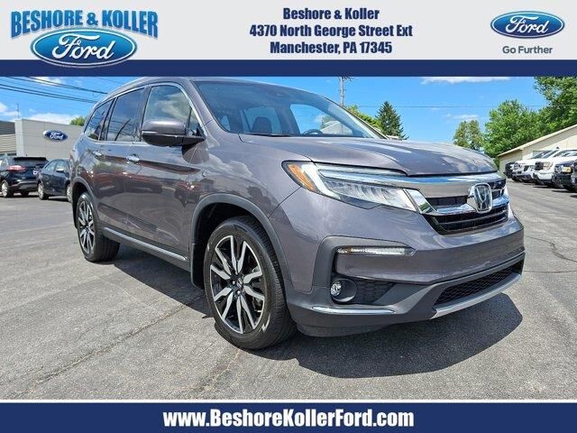 2021 Honda Pilot Touring w/Rear Captain's Chairs