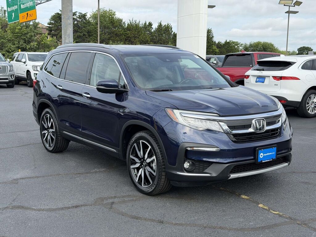2022 Honda Pilot Touring w/Rear Captain's Chairs — photo 1 of 13