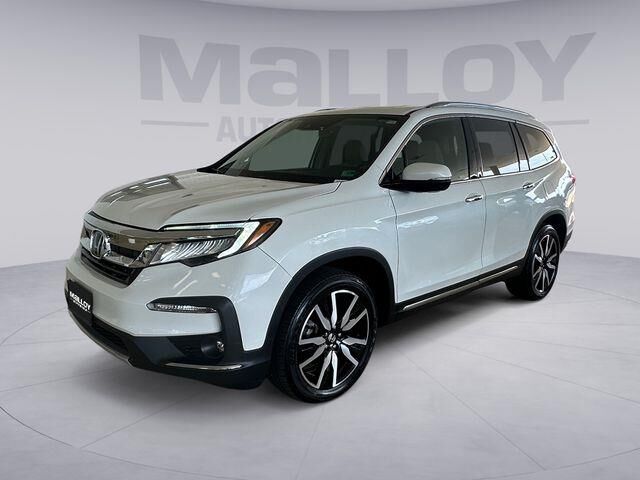 2021 Honda Pilot Touring w/Rear Captain's Chairs